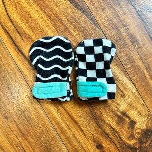 Lovevery Kids Checkered and Wavy Pattern Mittens